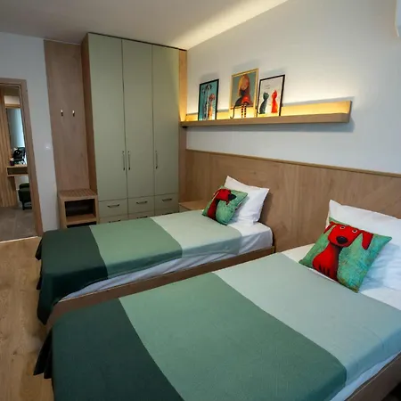 Trinavis In Green-Boutique Apartment, Own Private Parking, City Center, Entire Apartment Lejlighed