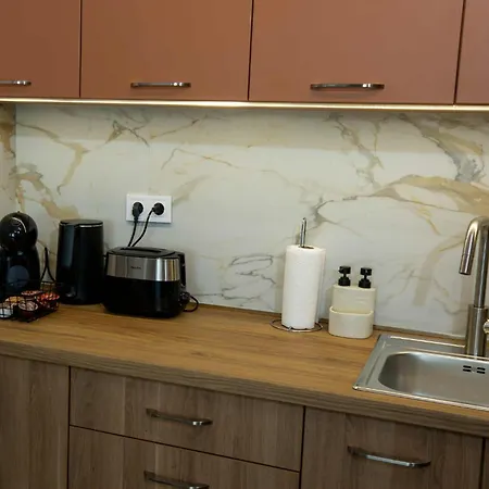 Trinavis In Green-Boutique Apartment, Own Private Parking, City Center, Entire Apartment