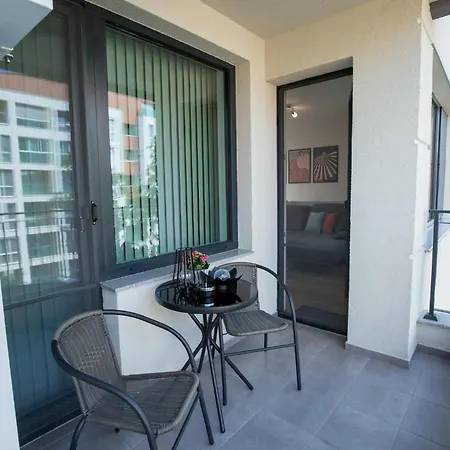 Lejlighed Trinavis In Green-Boutique Apartment, Own Private Parking, City Center, Entire Apartment *