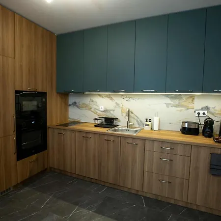 Trinavis In Green-Boutique Apartment, Own Private Parking, City Center, Entire Apartment * Veliko Tarnovo