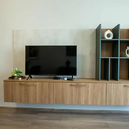 Trinavis In Green-Boutique Apartment, Own Private Parking, City Center, Entire Apartment Lejlighed